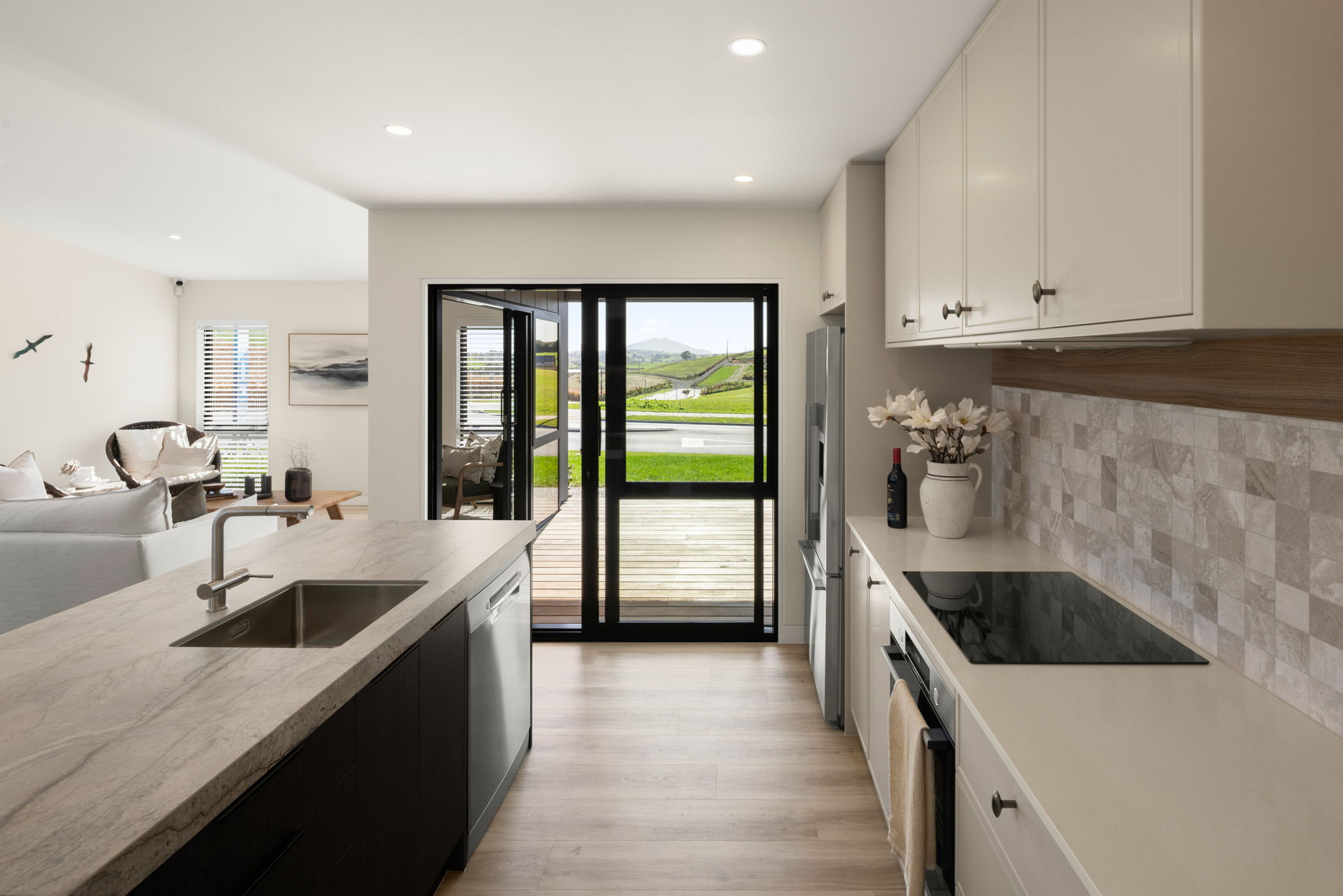 16 web or mls inHouse AR5 1266 2